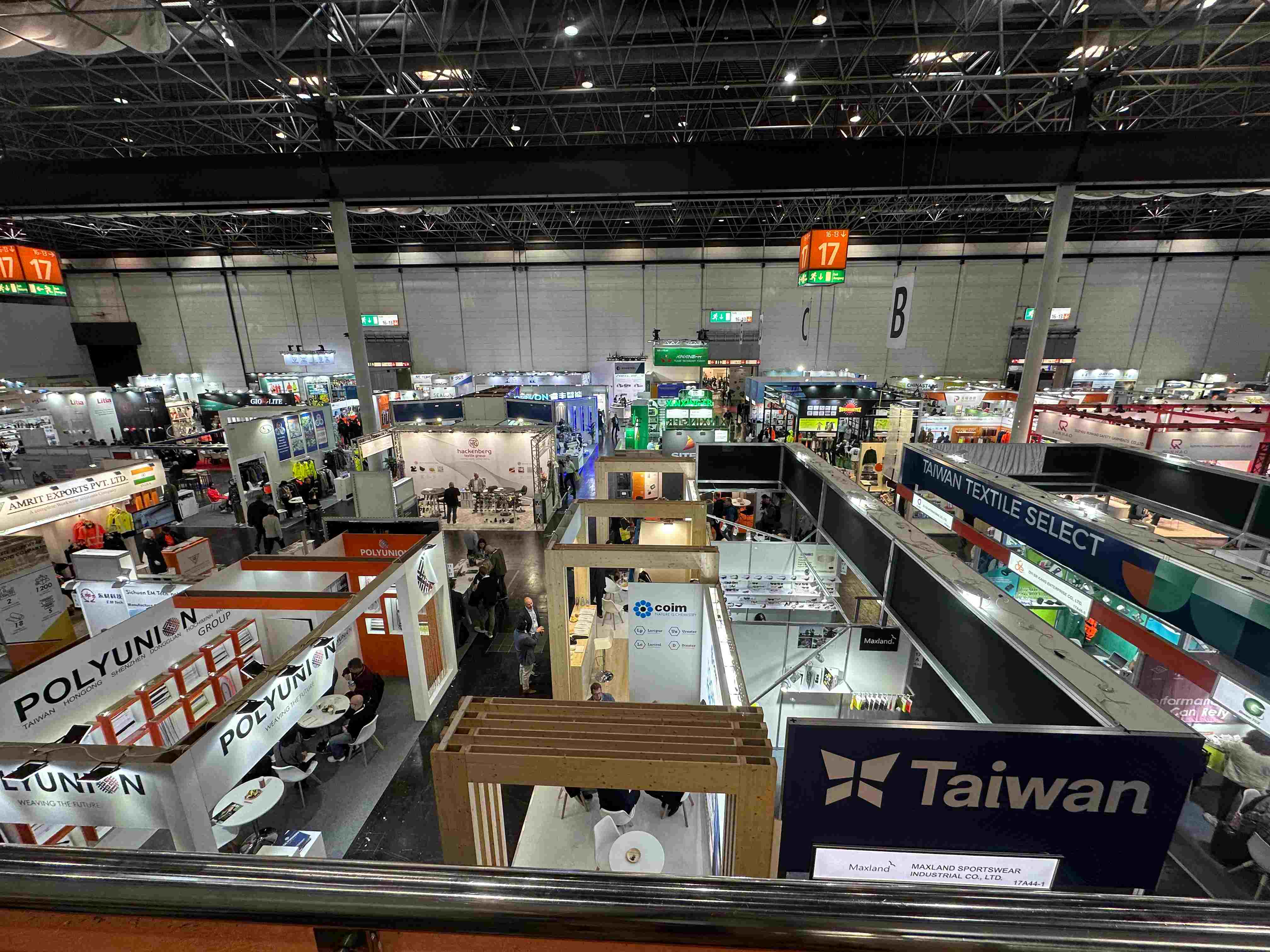 تعرض شركة SenJoy ملابس التبريد المبتكرة في معرض A+A التجاري الدولي في ألمانيا